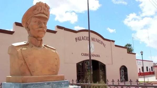 Plaza Principal y Palacio Municipal de Carbó