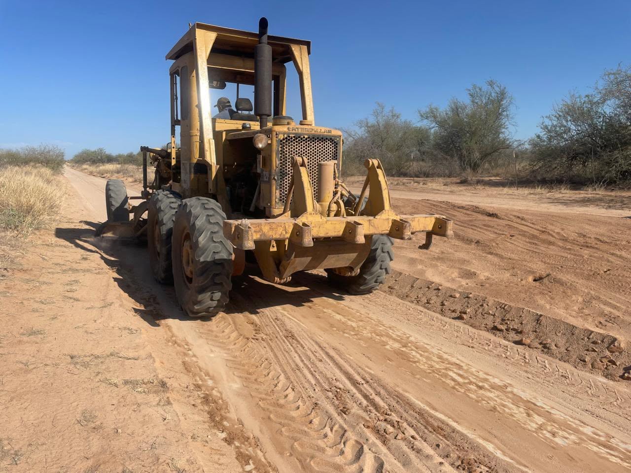 CONTINÚAN LOS TRABAJOS DE MEJORAMIENTO DE CAMINOS RURALES EN NUESTRO MUNICIPIO