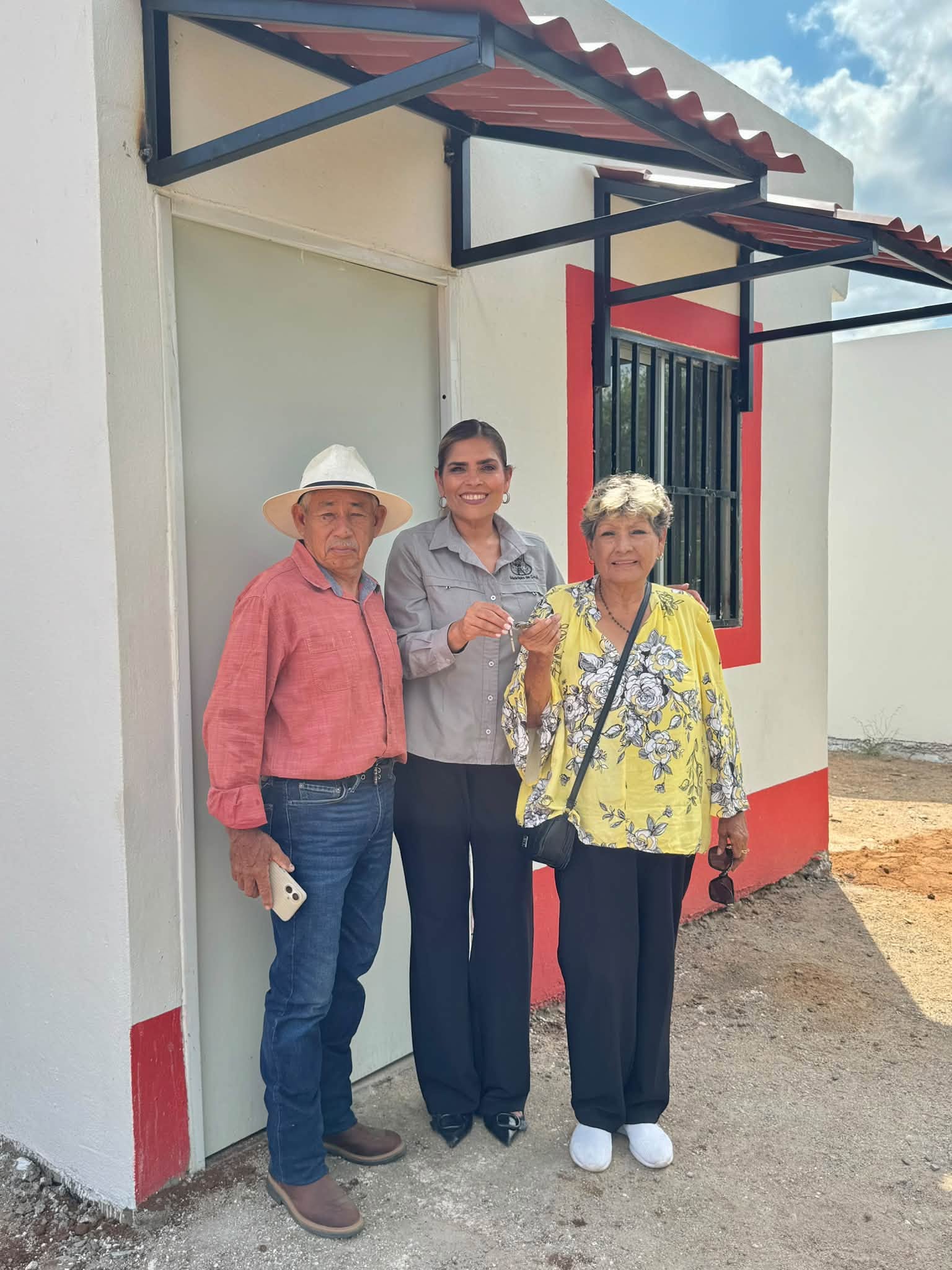 GOBIERNO MUNICIPAL DE CARBÓ REALIZA ENTREGA DE VIVIENDAS EN BENEFICIO DE TRES FAMILIAS