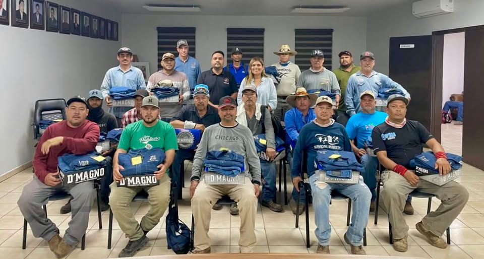 GOBIERNO MUNICIPAL DE CARBÓ ENTREGA UNIFORMES AL PERSONAL DE SERVICIOS PÚBLICOS Y AGUA POTABLE